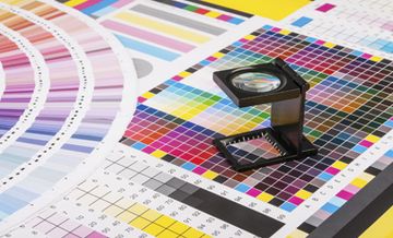 Imprenta Olimpia lupa con colores CMYK